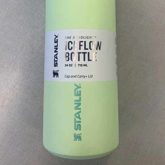 Stanley Green IceFlow Bottle 24 oz - Picture 5 of 7